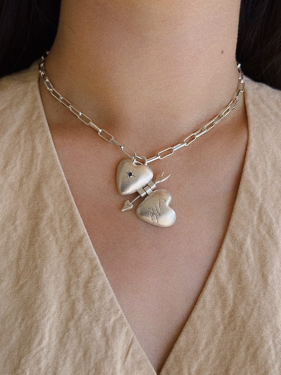 Le Fond Amor Fati locket, 925 silver with a natural sapphire, worn (2)