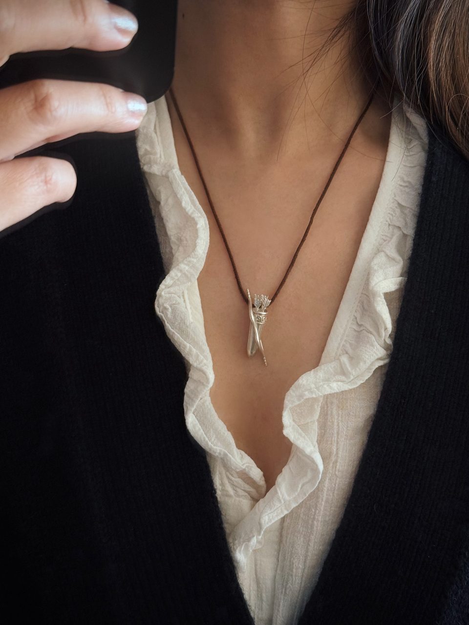 Le Fond Artemis’ Quiver pendant, 925 silver, worn (2)