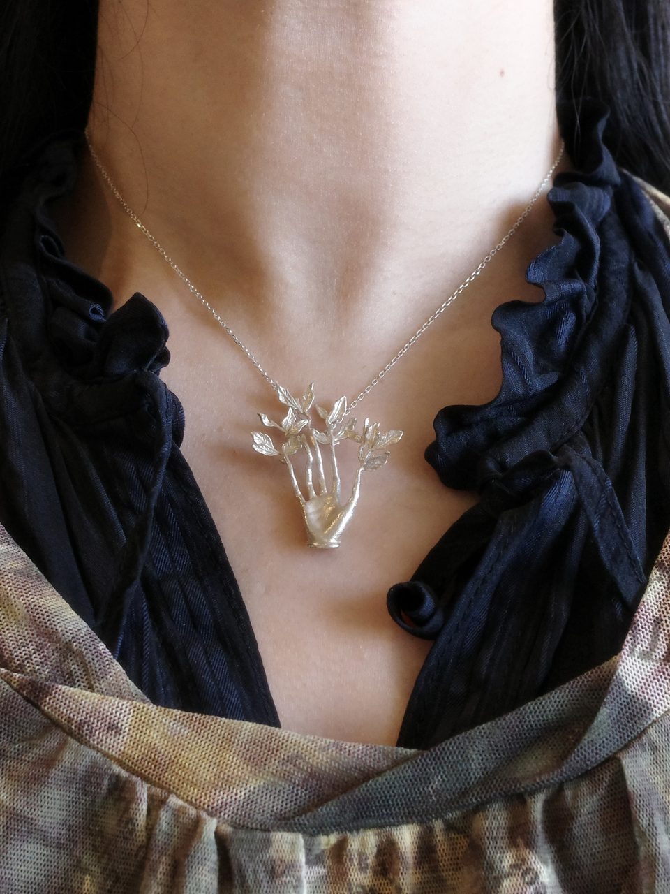 Le Fond Daphne’s Hand pendant, 925 silver, worn (6)