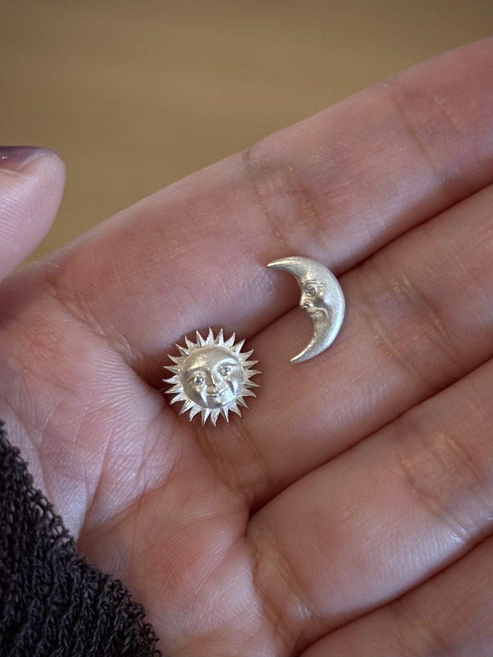 Le Fond Sun and Moon studs, 925 silver, detail (2)