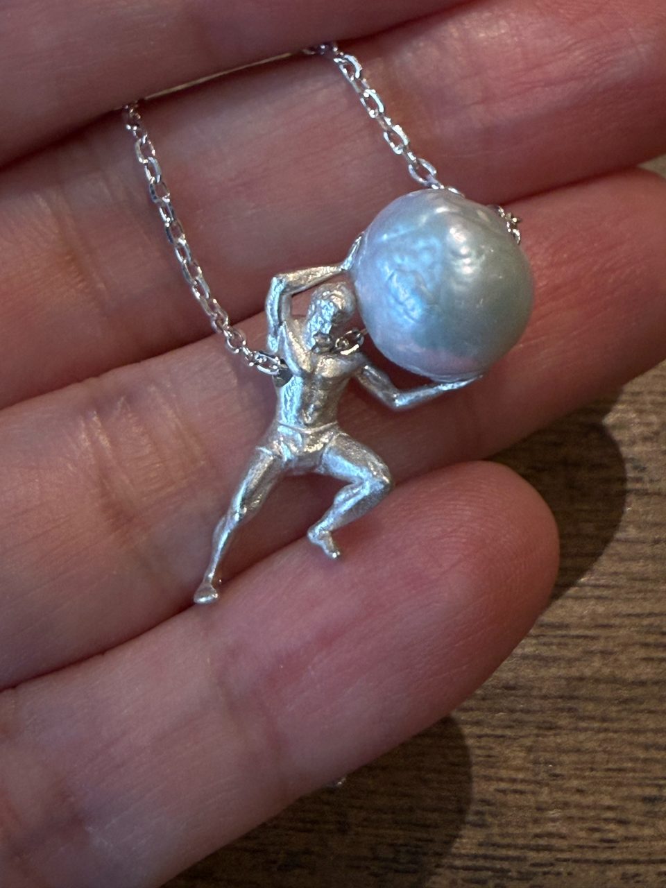 Le Fond Sisyphus pendant, 925 silver with a pearl or a silver obsidian, detail (3)