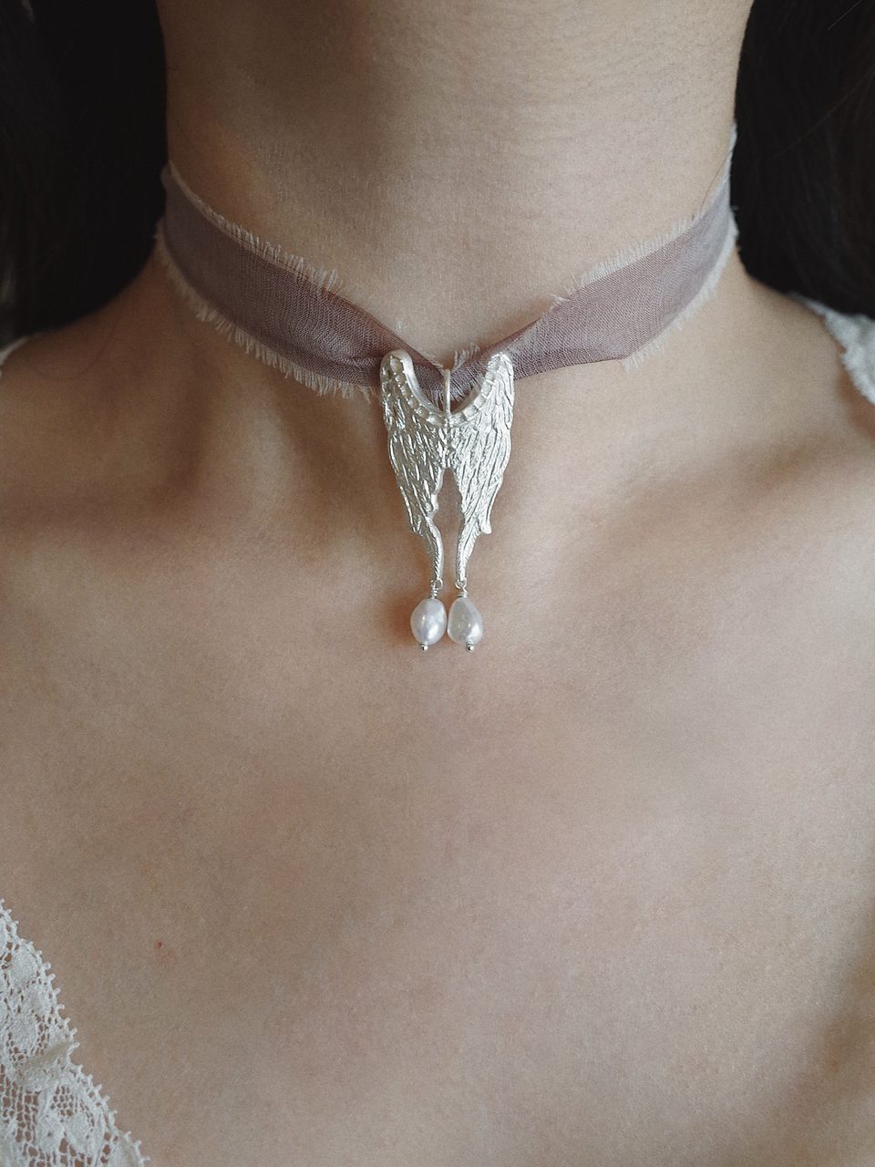Le Fond Wings necklace, 925 silver on gauze or black lace, worn (2)